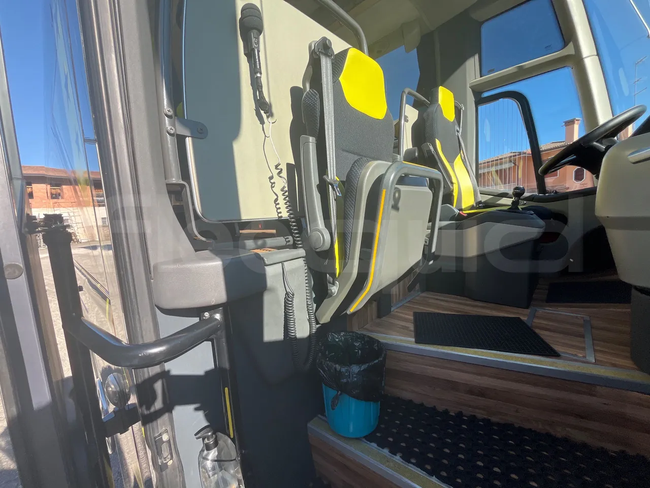 Vdl FUTURA FHD2 501R1 QILE GB01 | 139 - Euro5 - 300kW -13.945mt - hostess seat photo