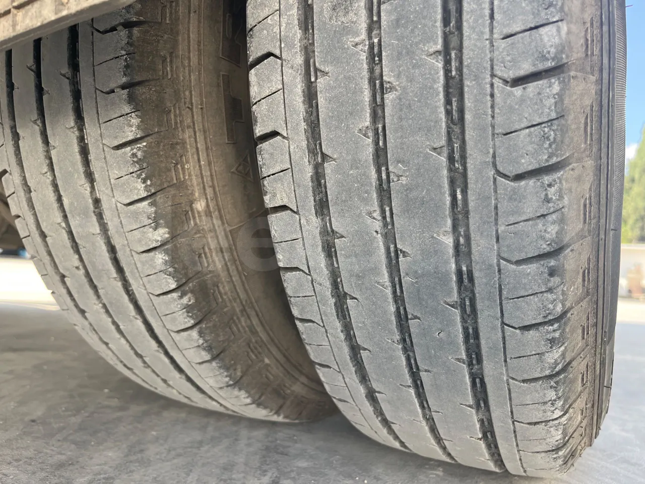 Ford Transit FBD BLHA2DDX - Euro6 - 121.30kW - 6.704mt - tread condition front tires left