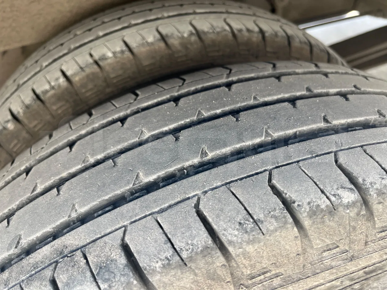 Ford Transit FBD BLHA2DDX - Euro6 - 121.30kW - 6.704mt - tread condition second axle tires left