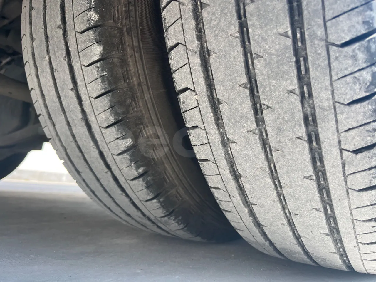 Ford Transit FBD BLHA2DDX - Euro6 - 121.30kW - 6.704mt - tread condition second axle tires right