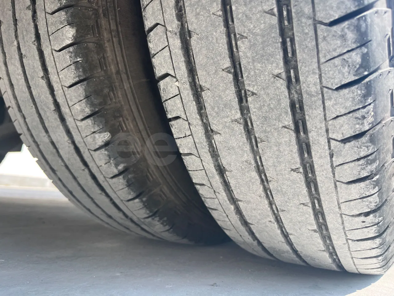 Ford Transit FBD BLHA2DDX - Euro6 - 121.30kW - 6.704mt - tread condition third axle tires left