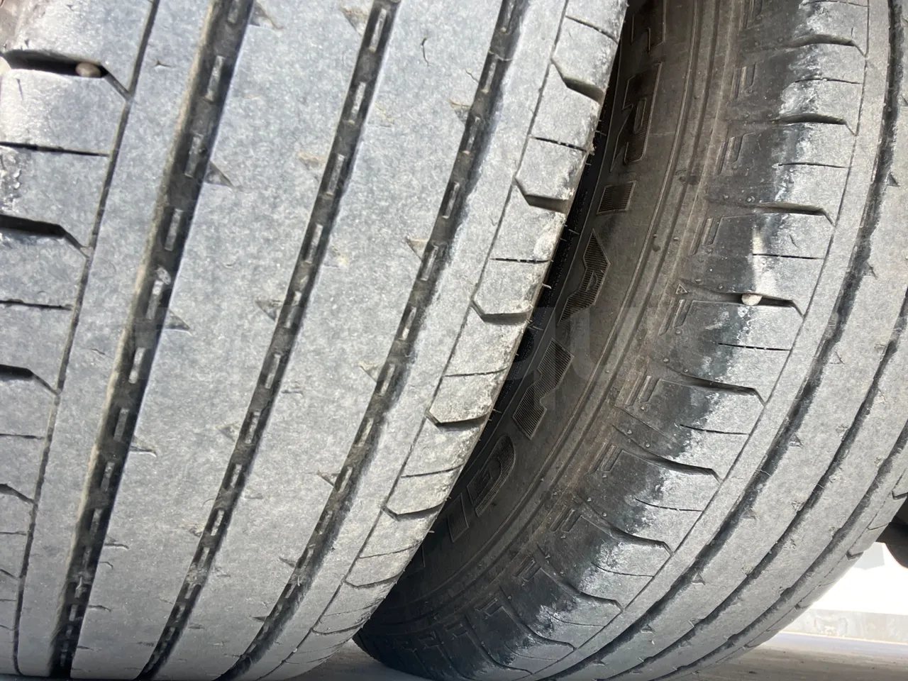 Ford Transit FBD BLHA2DDX - Euro6 - 121.30kW - 6.704mt - tread condition third axle tires right