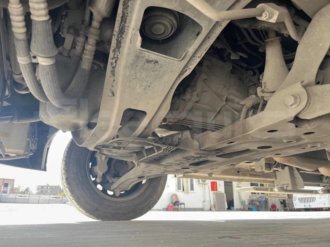 Ford Transit FBD BLHA2DDX - Euro6 - 121.30kW - 6.704mt - front axle right side