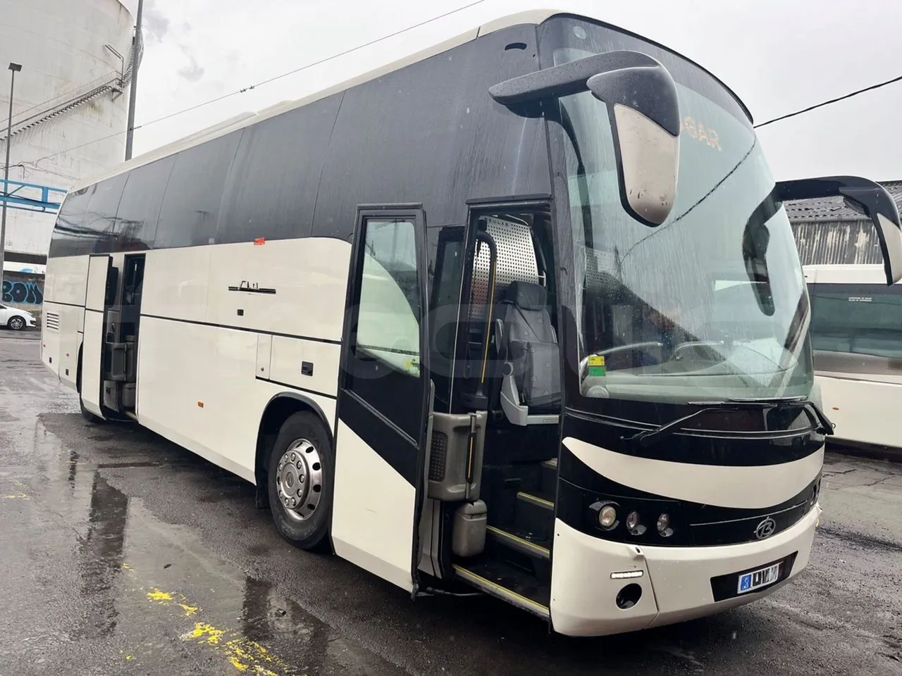 Beulas Scania Aura K440EB4X2 - EUR4 - 324kW - 12.200m - 3/4 right front doors open