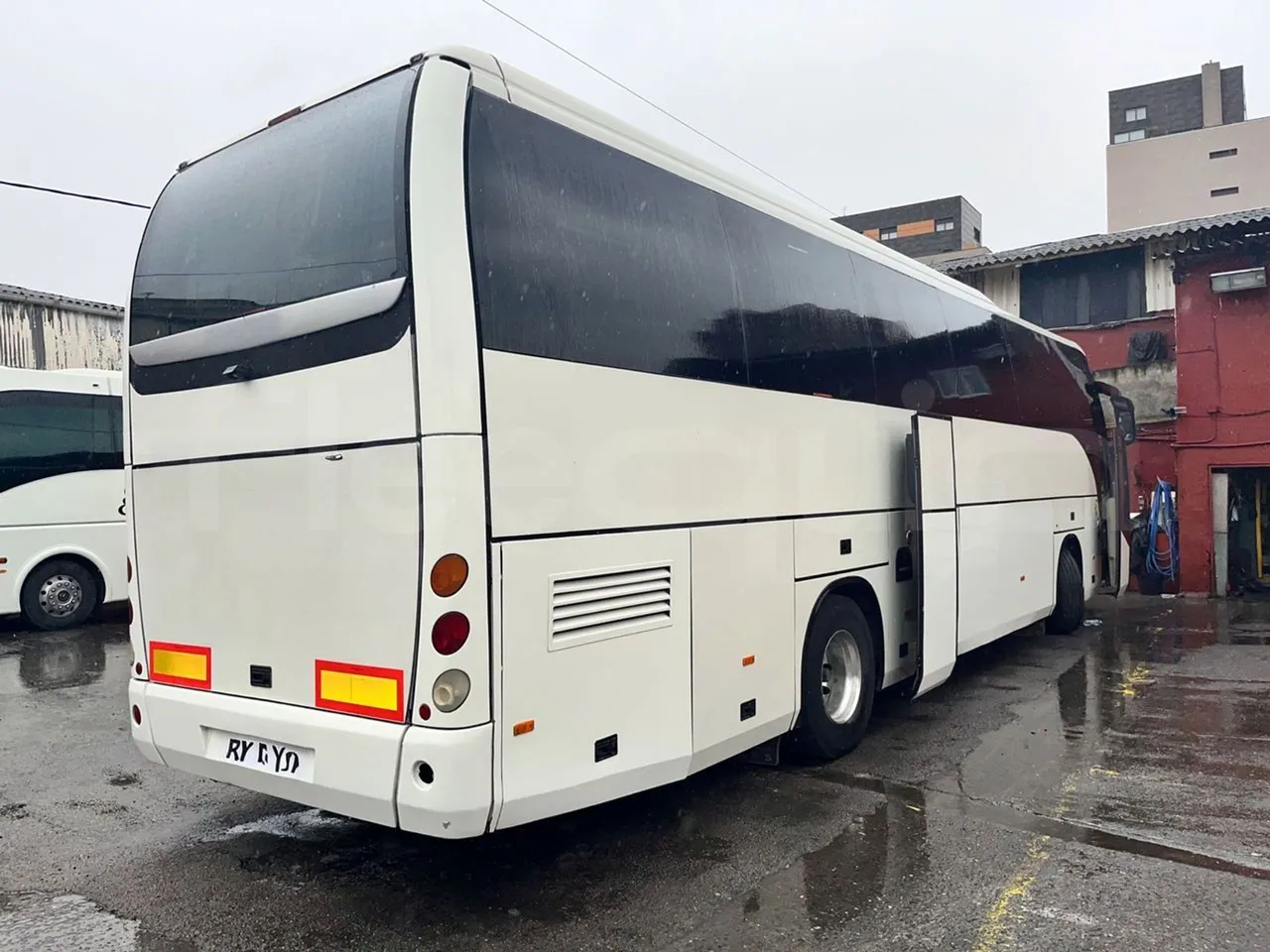 Beulas Scania Aura K440EB4X2 - EUR4 - 324kW - 12.200m - 3/4 right rear doors open