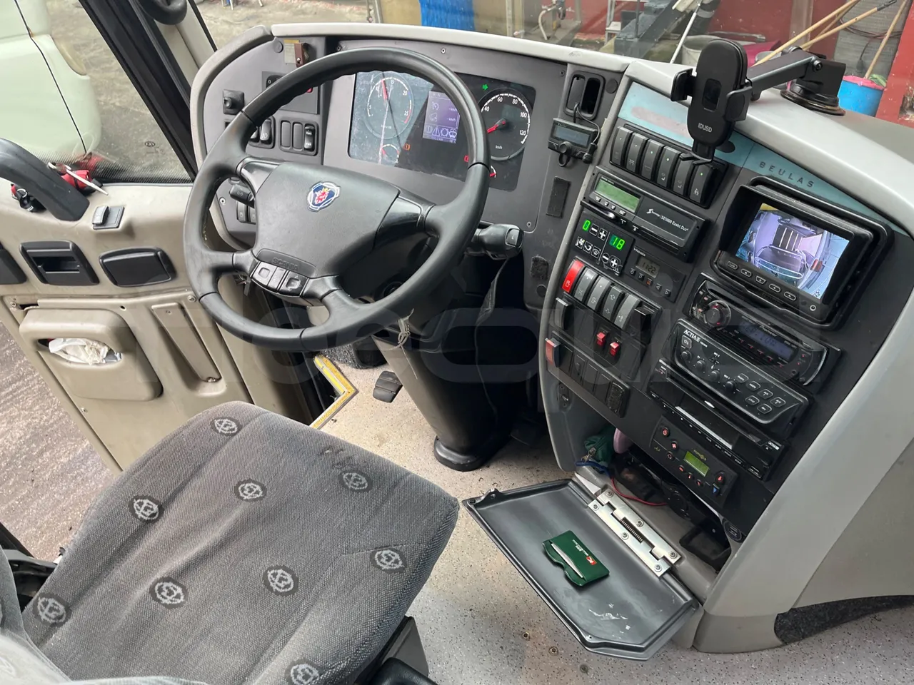 Beulas Scania Aura K440EB4X2 - EUR4 - 324kW - 12.200m - buttons panels on