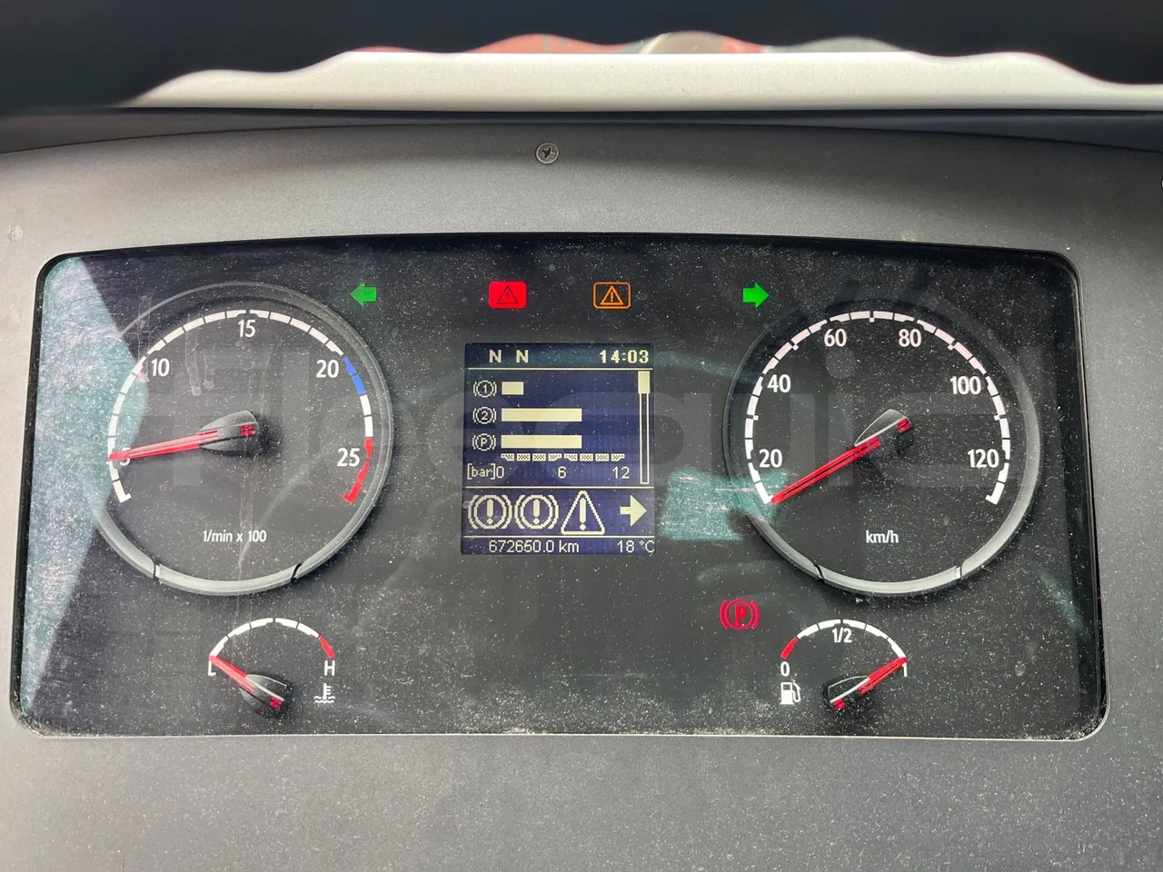 Beulas Scania Aura K440EB4X2 - EUR4 - 324kW - 12.200m - dashboard lights on