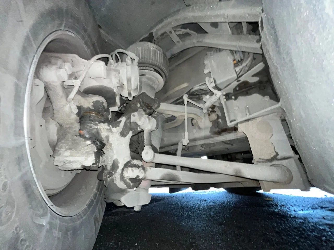 Beulas Scania Aura K440EB4X2 - EUR4 - 324kW - 12.200m - front shock absorbers right