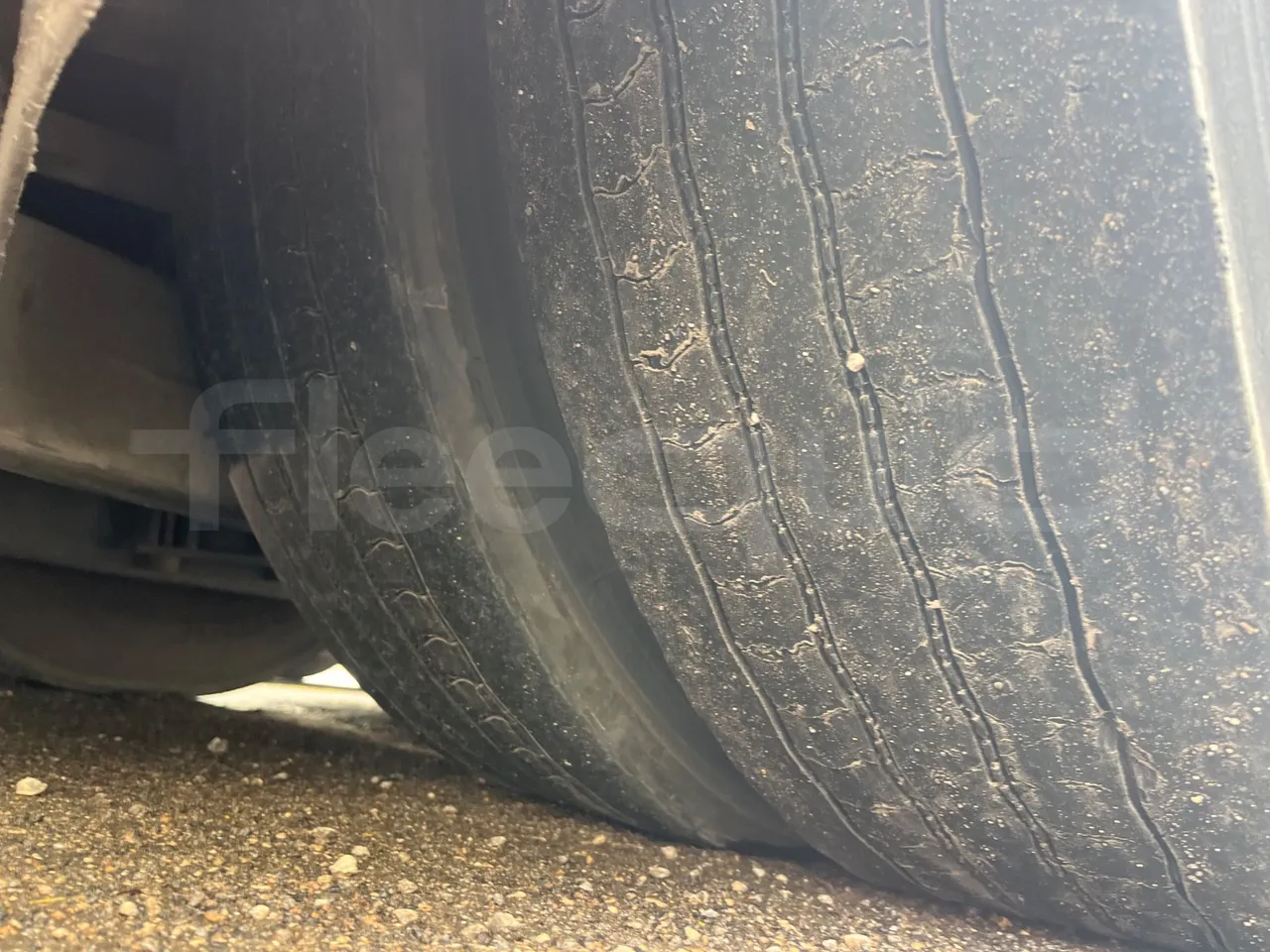 Beulas Scania Aura K440EB4X2 - EUR4 - 324kW - 12.200m - tread condition front tires left
