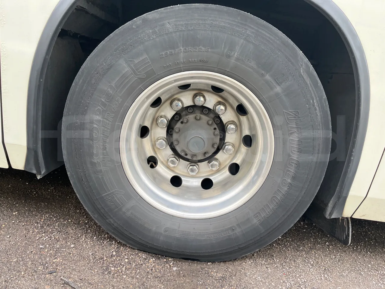 Beulas Scania Aura K440EB4X2 - EUR4 - 324kW - 12.200m - tread condition front tires right
