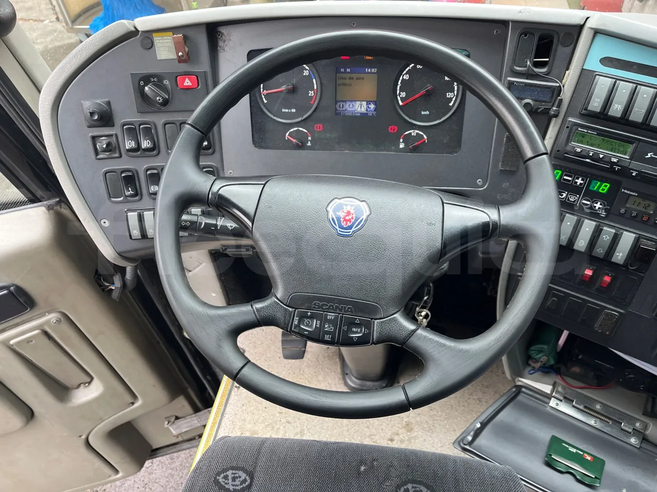 Beulas Scania Aura K440EB4X2 - EUR4 - 324kW - 12.200m - steering wheel photo