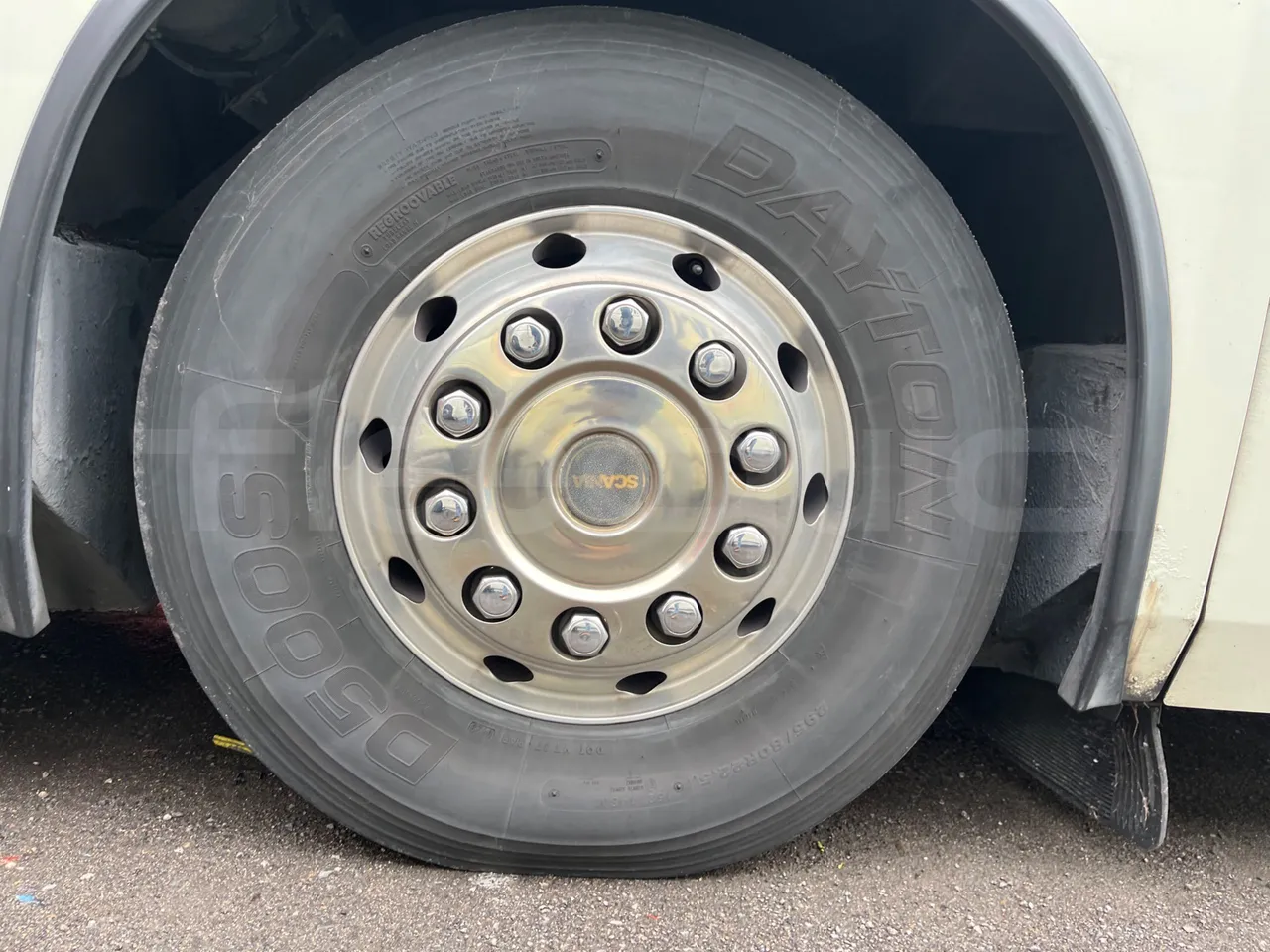 Beulas Scania Aura K440EB4X2 - EUR4 - 324kW - 12.200m - front left tire measurements