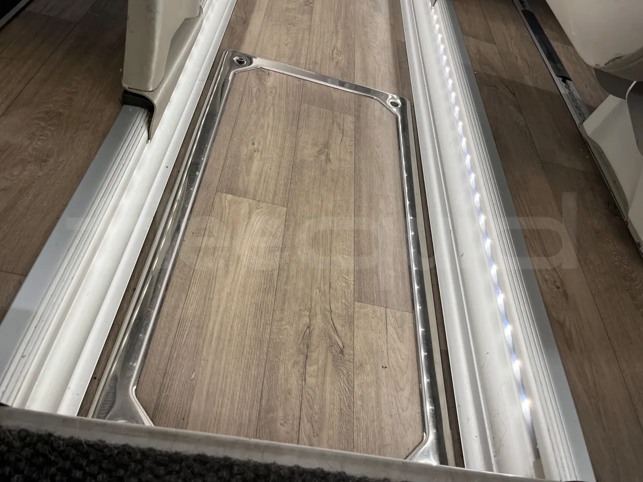 Irizar Daf - floor hatches photo