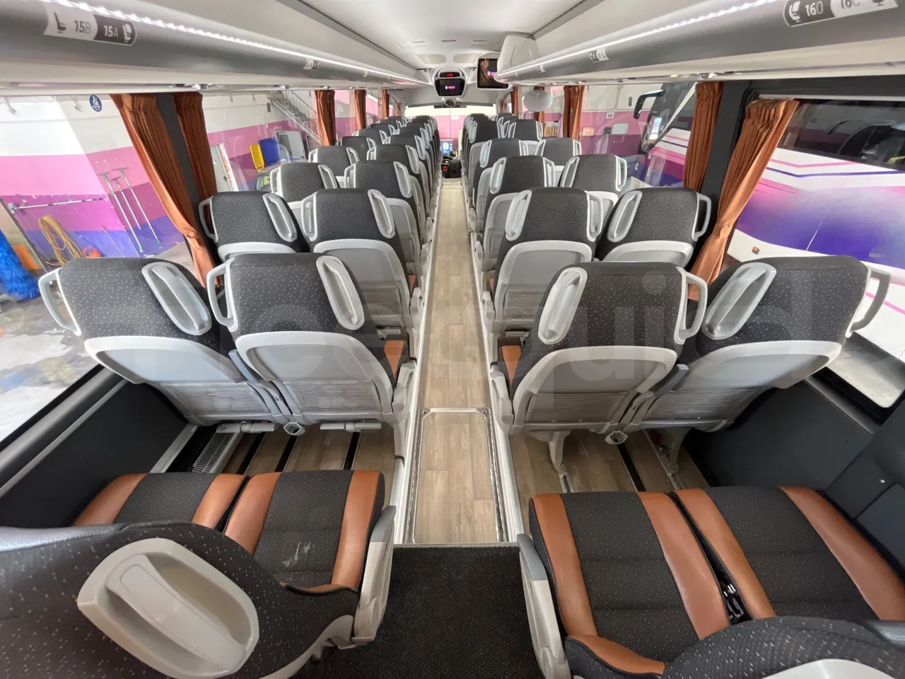 Irizar Daf - forward view middle aisle