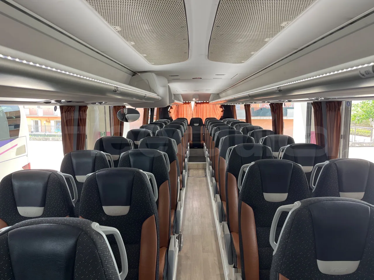 Irizar Daf - reverse view middle aisle