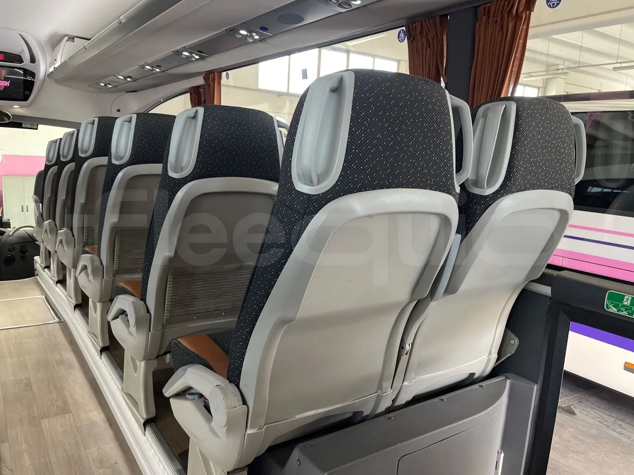 Irizar Daf - power outlets detail