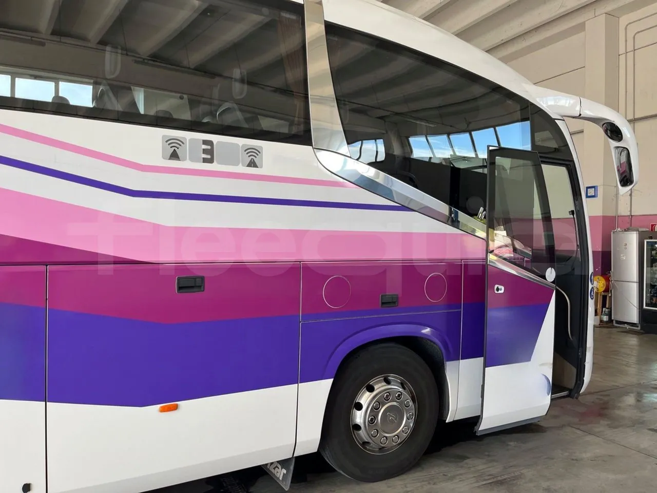 Irizar Daf - platform open photo