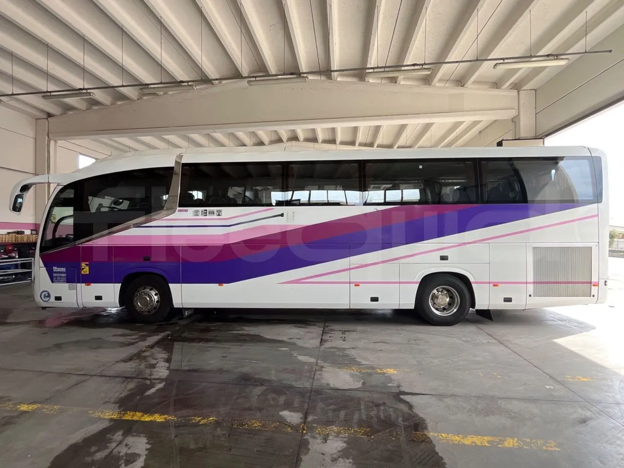 Irizar Daf - left side photo