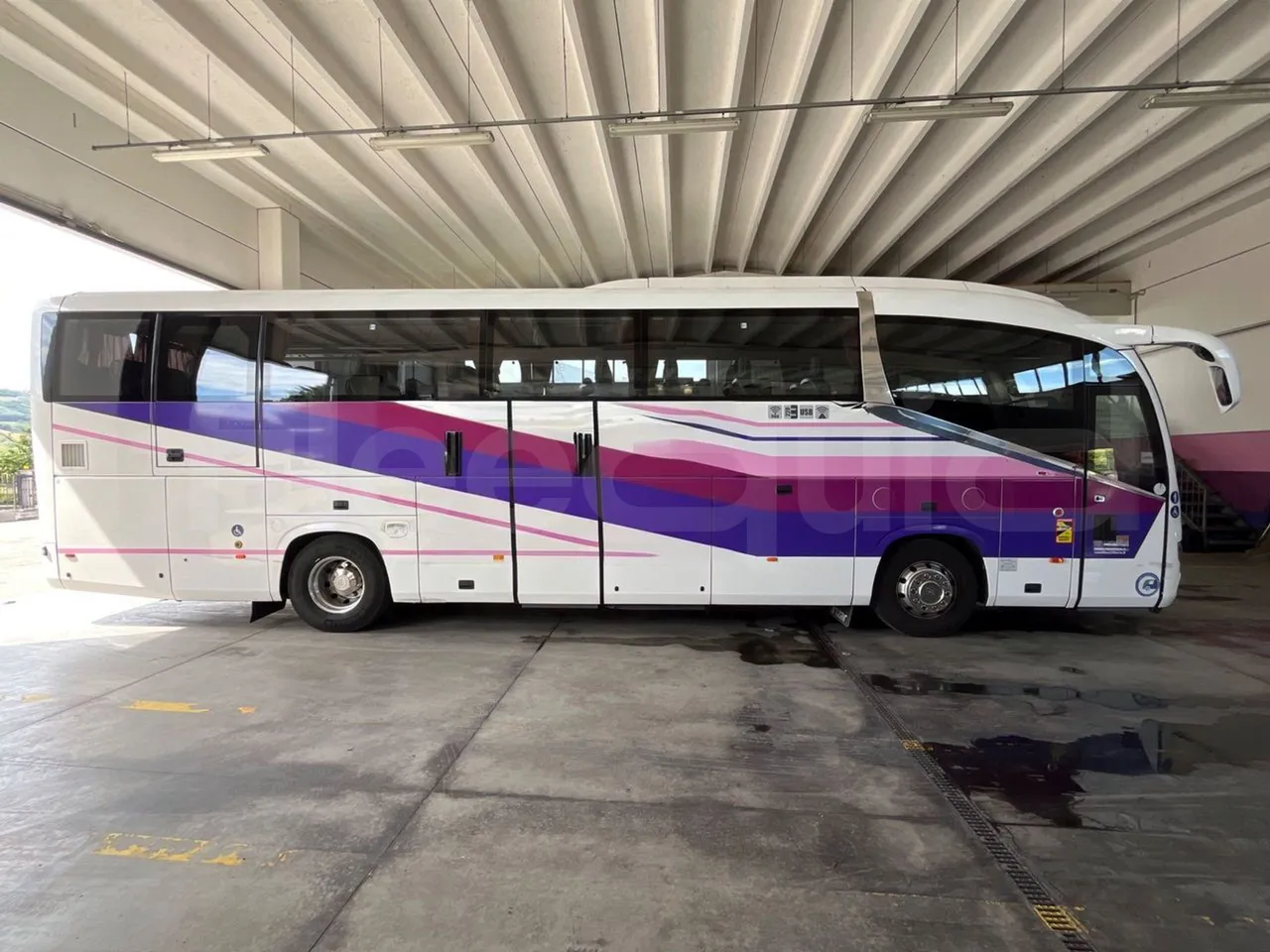 Irizar Daf - right side doors closed