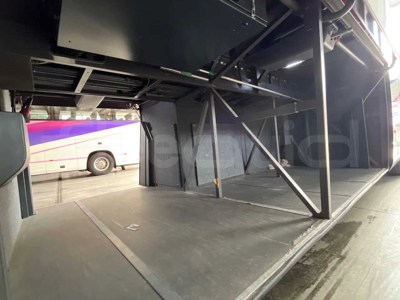 Irizar Daf - under carpet photo