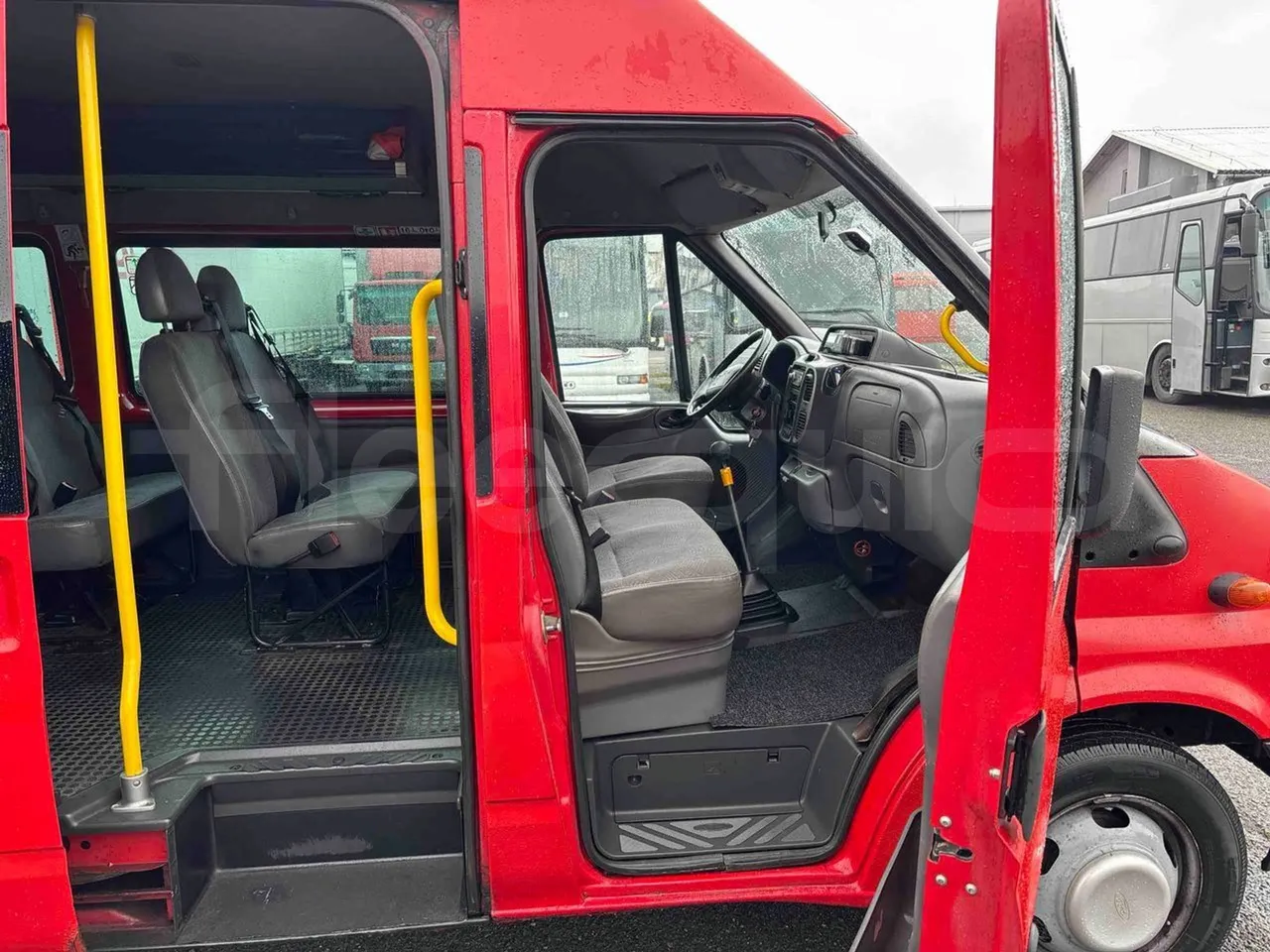 Ford Transit H9FA - Euro3 - 101kW - 6.374mt - front door 1 open