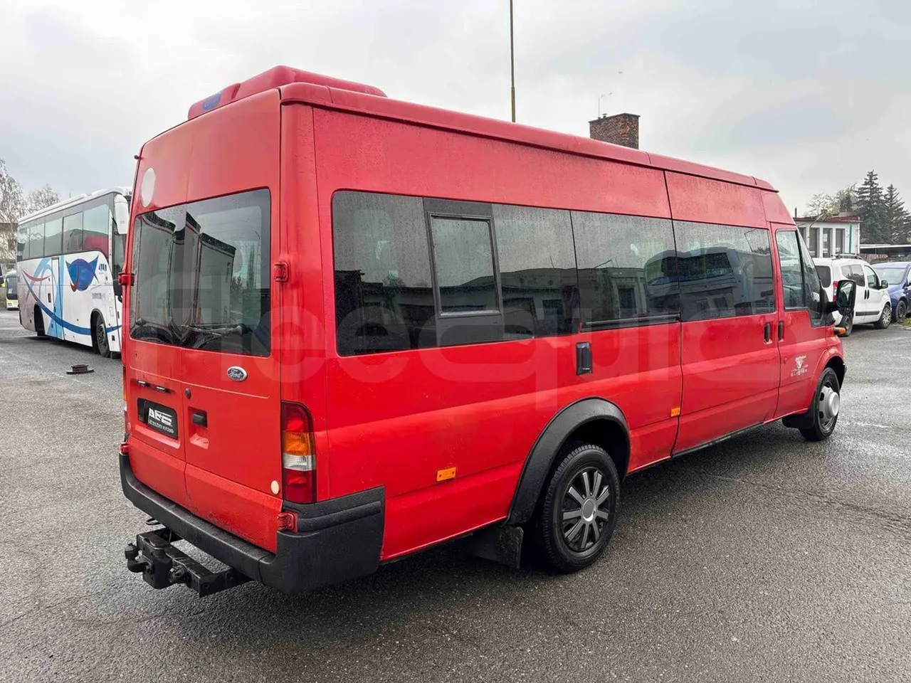 Ford Transit H9FA - Euro3 - 101kW - 6.374mt - 3/4 right rear doors closed