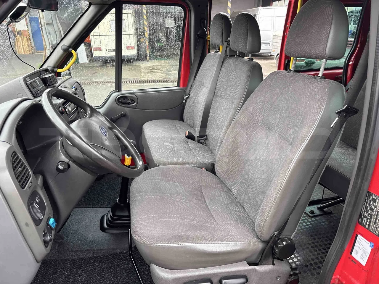 Ford Transit H9FA - Euro3 - 101kW - 6.374mt - driver's seat photo