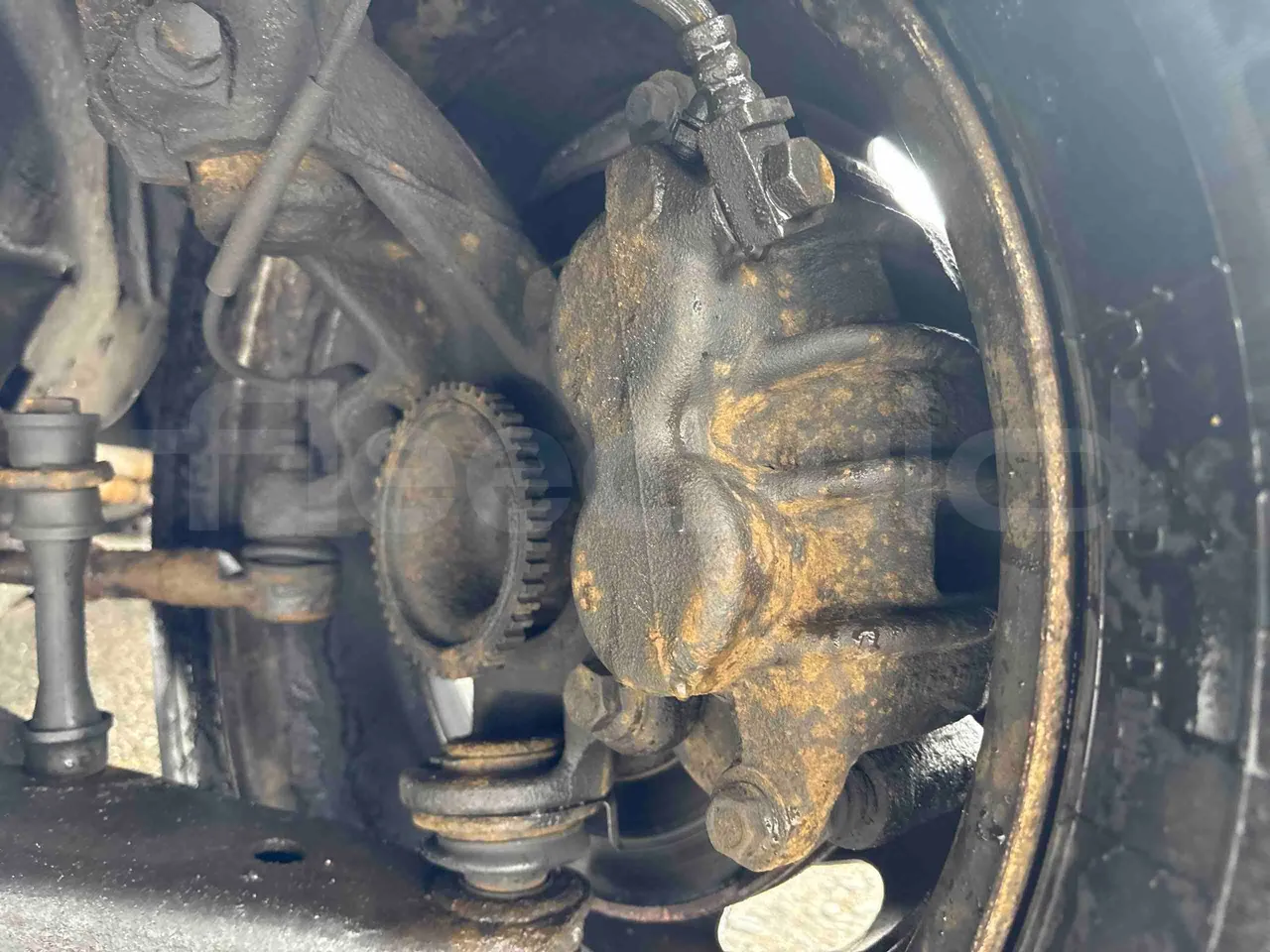 Ford Transit H9FA - Euro3 - 101kW - 6.374mt - front brake calipers left