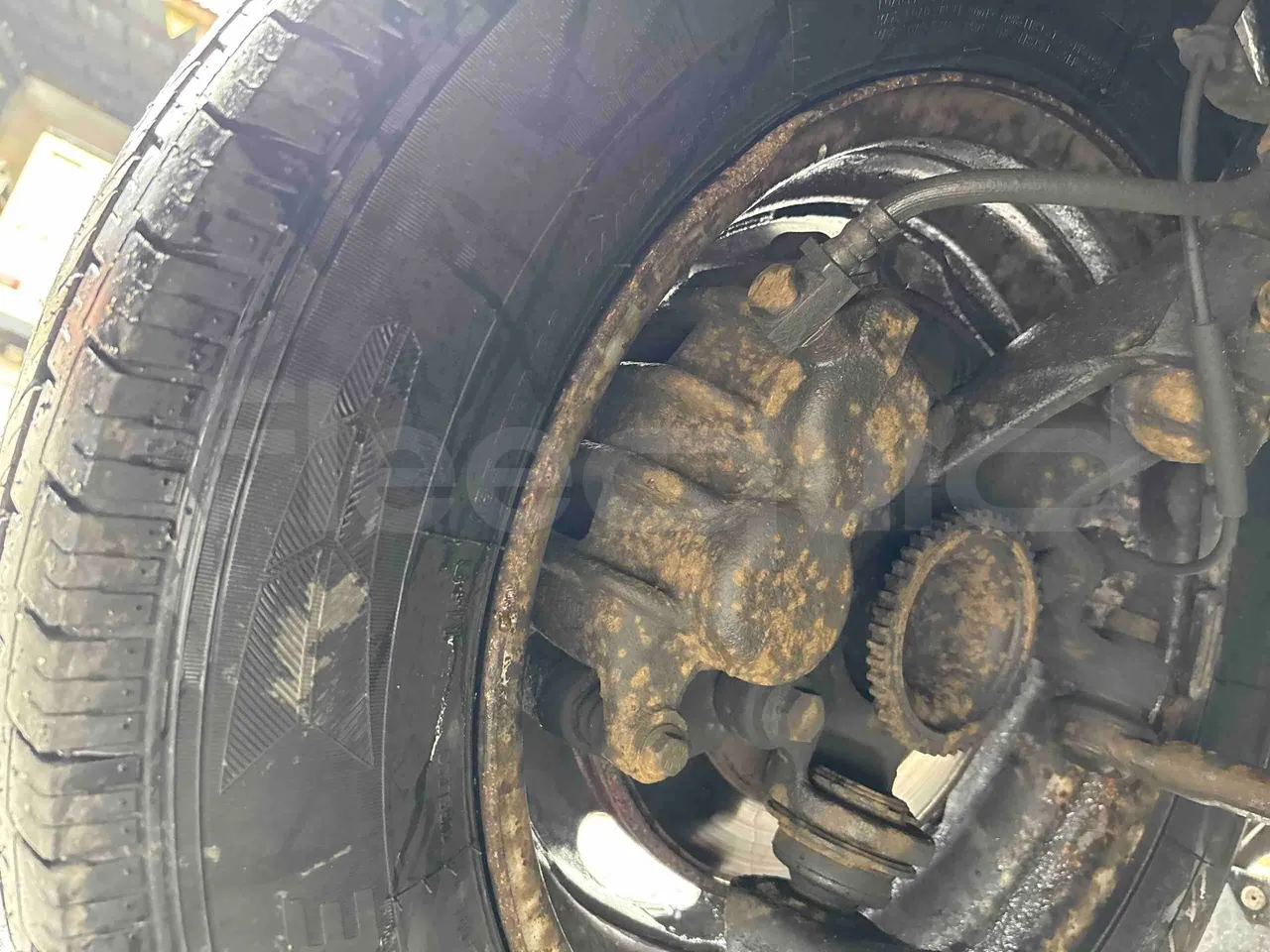 Ford Transit H9FA - Euro3 - 101kW - 6.374mt - front brake calipers right