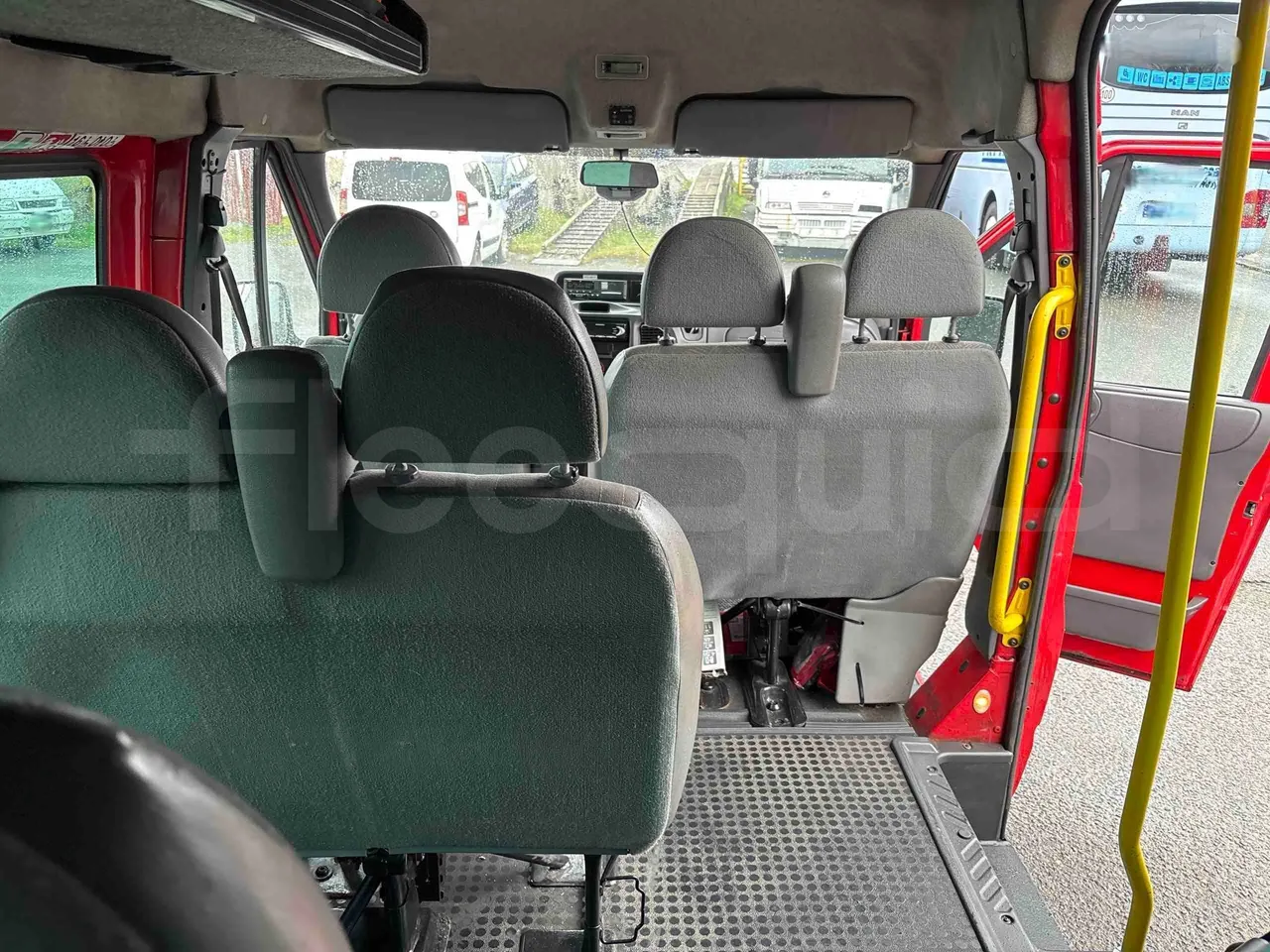 Ford Transit H9FA - Euro3 - 101kW - 6.374mt - forward view middle aisle