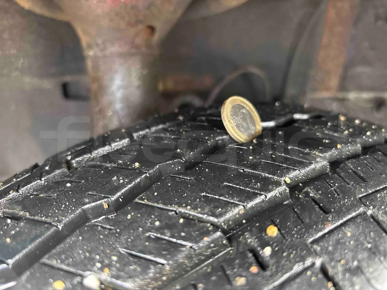 Ford Transit H9FA - Euro3 - 101kW - 6.374mt - tread condition front tires right