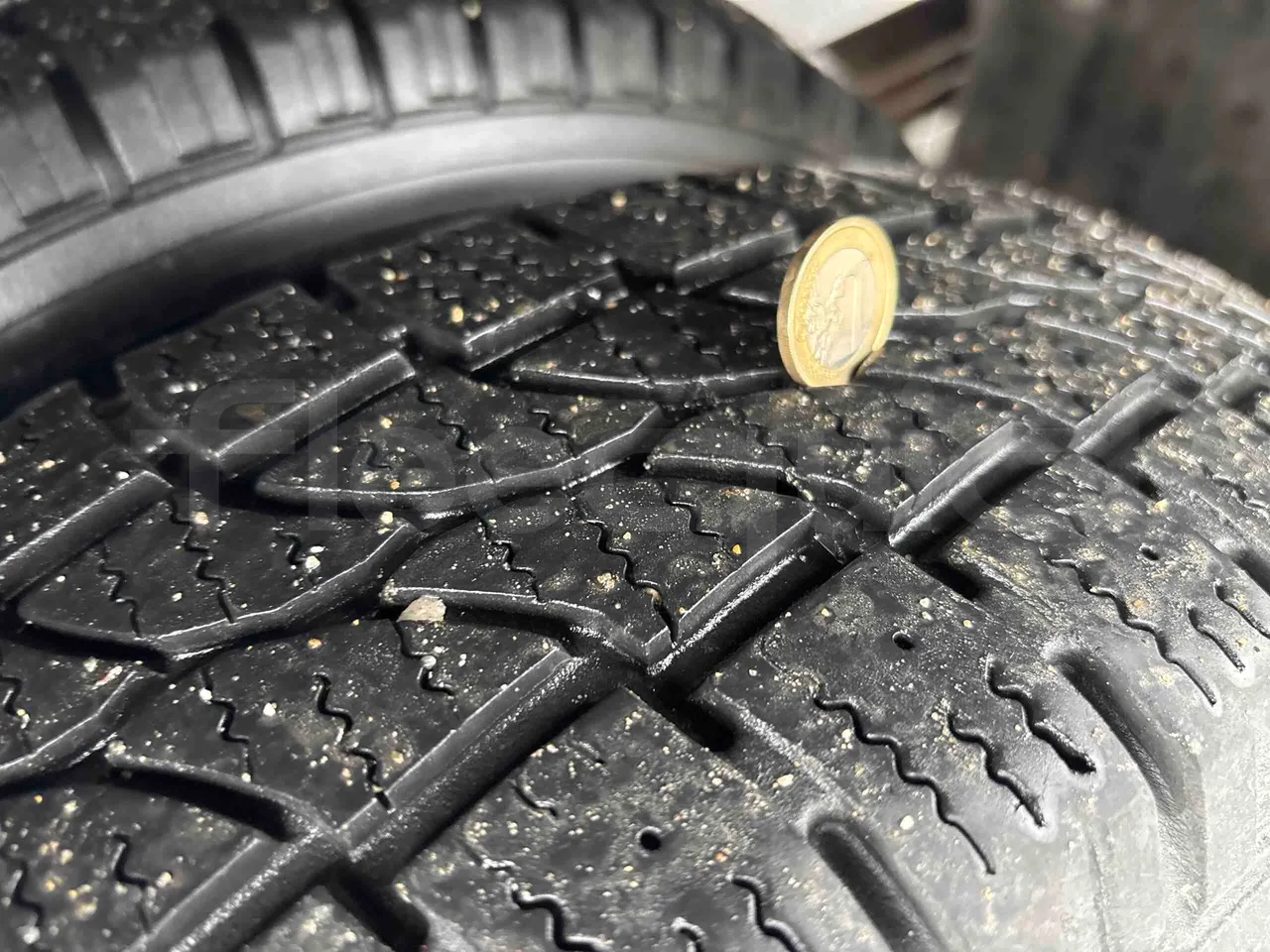 Ford Transit H9FA - Euro3 - 101kW - 6.374mt - tread condition second axle tires left