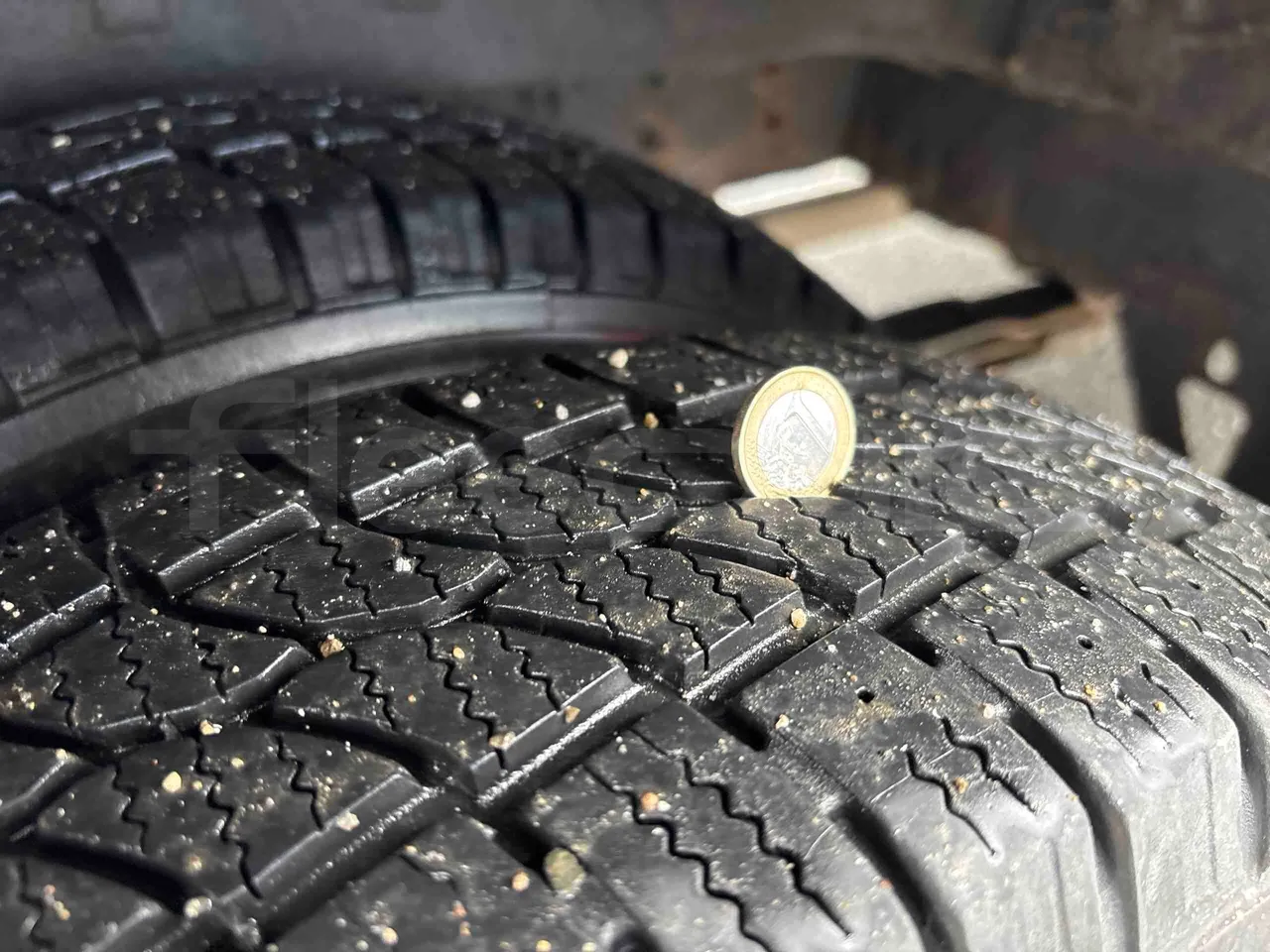 Ford Transit H9FA - Euro3 - 101kW - 6.374mt - tread condition second axle tires right