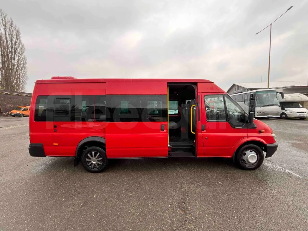 Ford Transit H9FA - Euro3 - 101kW - 6.374mt - right side doors open