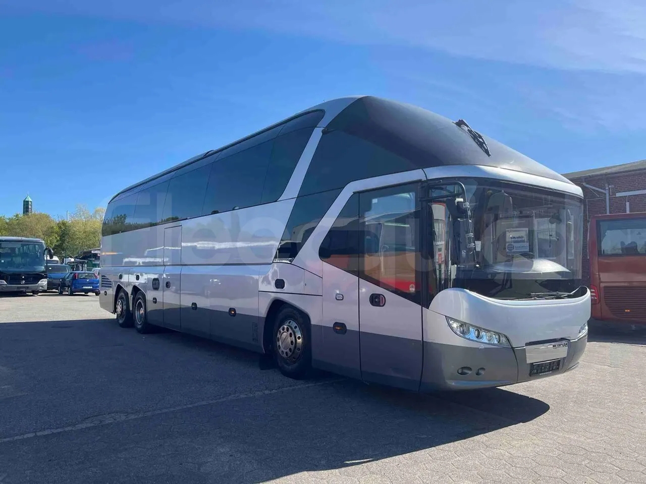 Neoplan Starliner N5217 - EUR5 - 371kW - 14m - 3/4 right rear doors closed