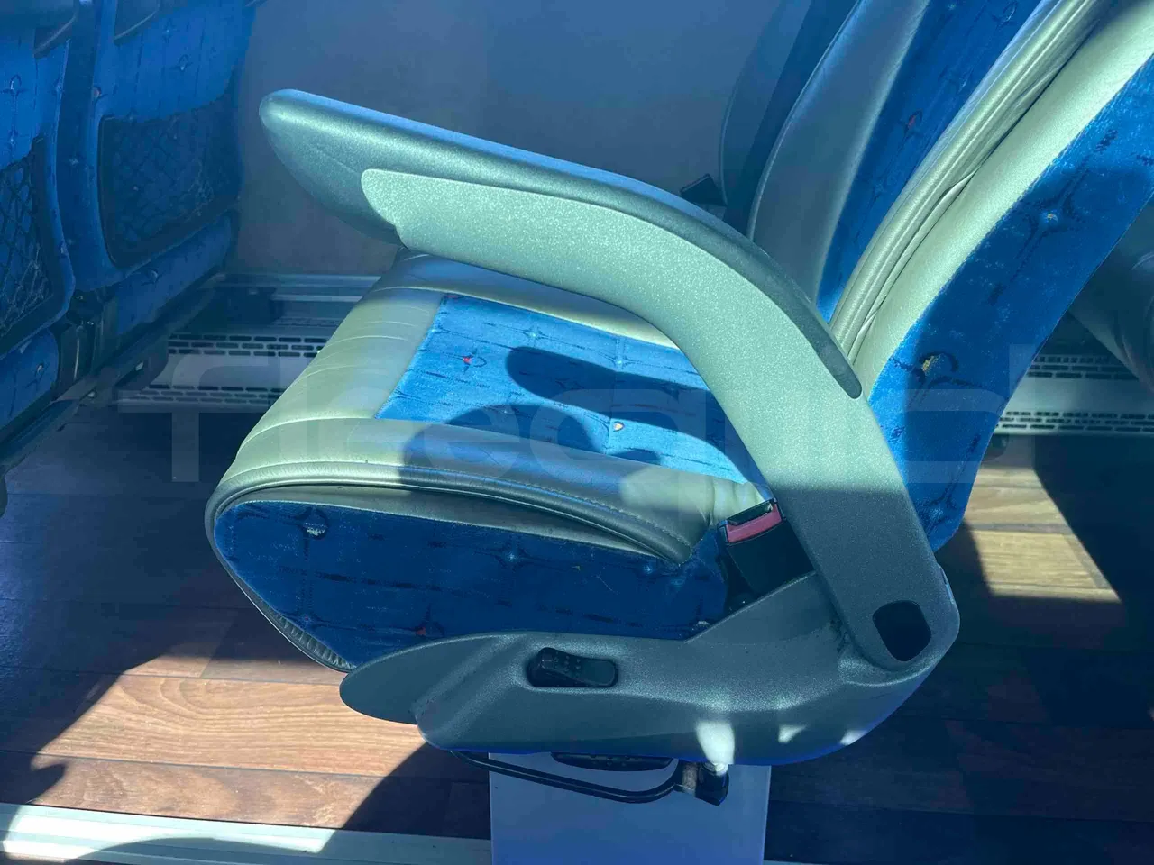 Neoplan Starliner N5217 - EUR5 - 371kW - 14m - armrest detail photo