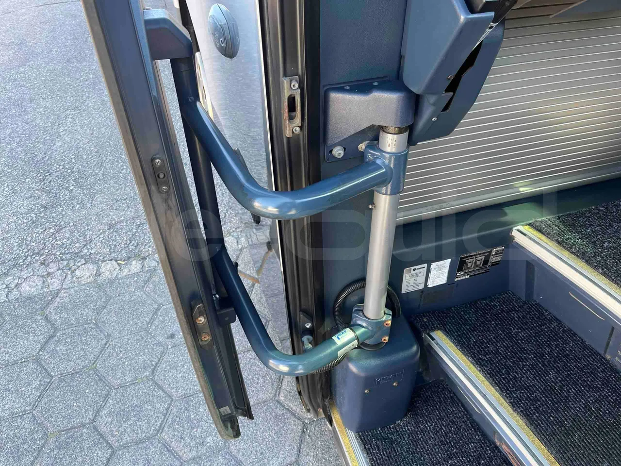 Neoplan Starliner N5217 - EUR5 - 371kW - 14m - door mechanism photo