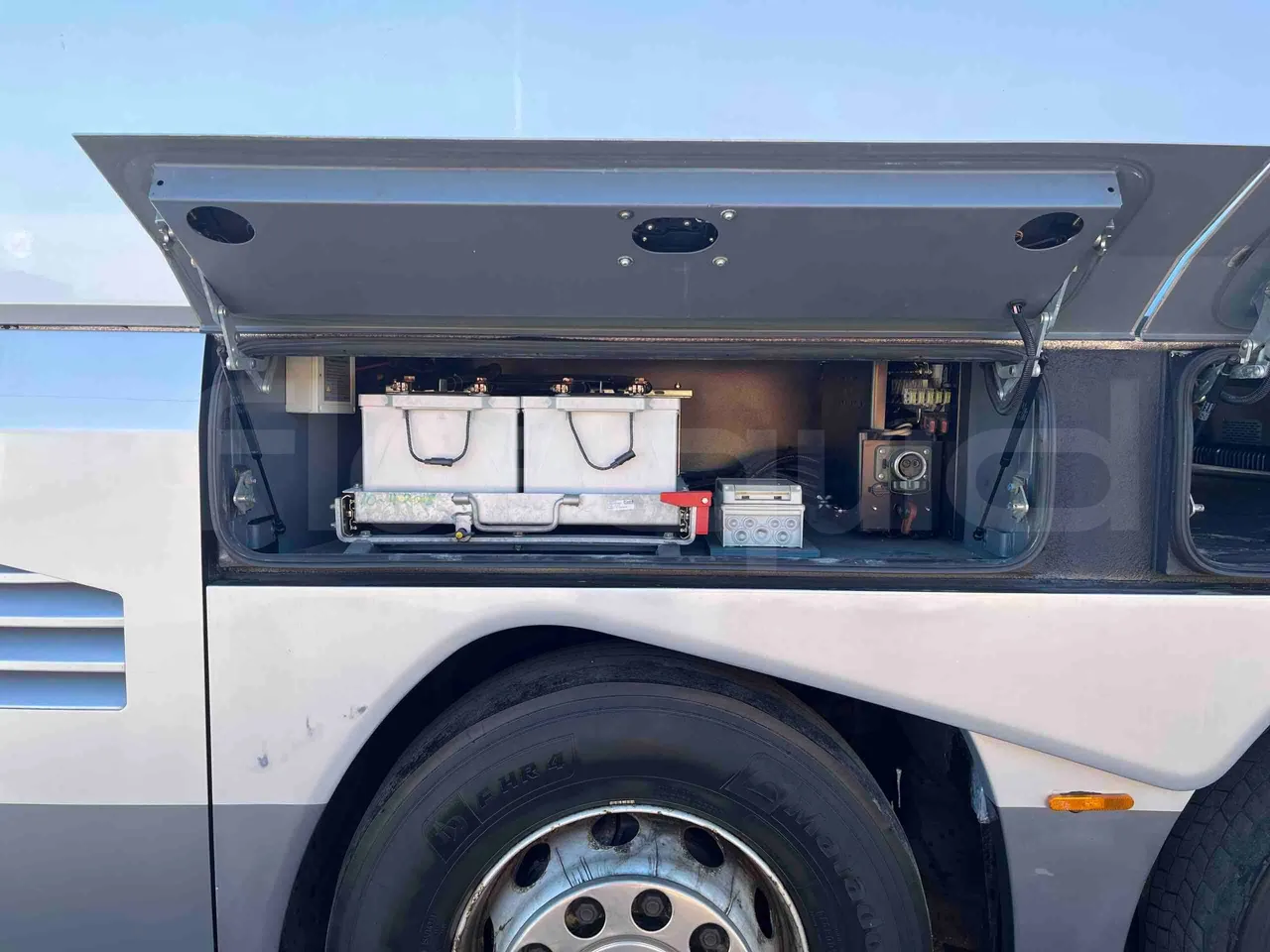 Neoplan Starliner N5217 - EUR5 - 371kW - 14m - external compartments photo