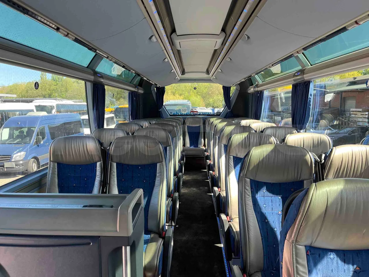 Neoplan Starliner N5217 - EUR5 - 371kW - 14m - reverse view middle aisle