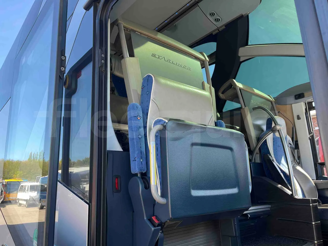 Neoplan Starliner N5217 - EUR5 - 371kW - 14m - hostess seat photo