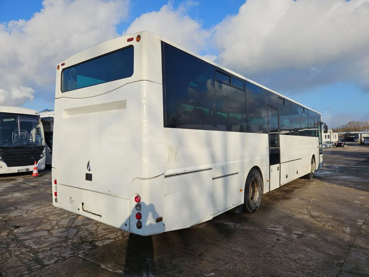Man A91 Carrier - EUR4 - 206kW - 12.700m - 3/4 right rear doors closed