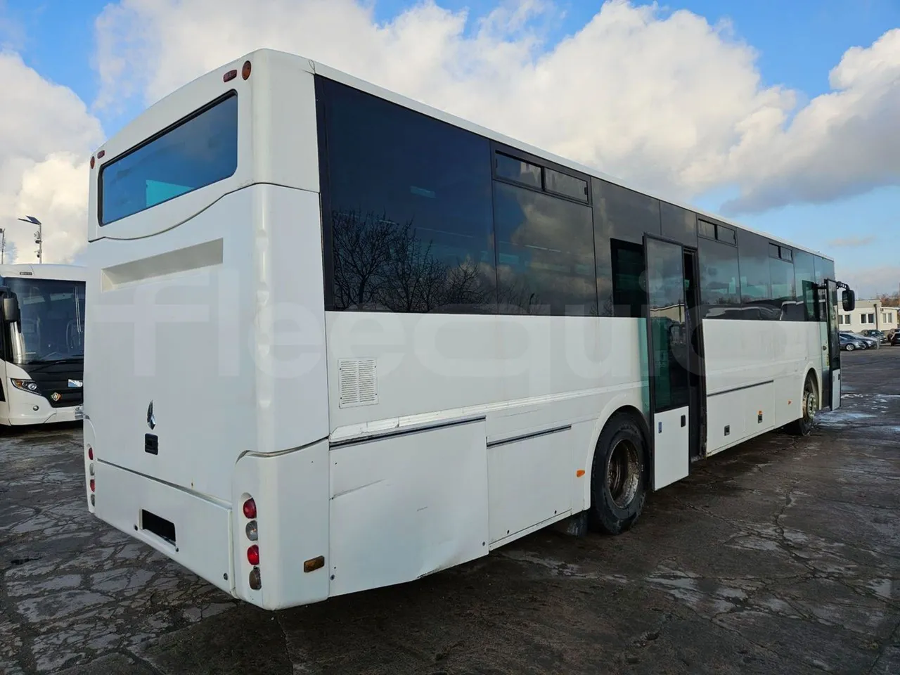 Man A91 Carrier - EUR4 - 206kW - 12.700m - 3/4 right rear doors open