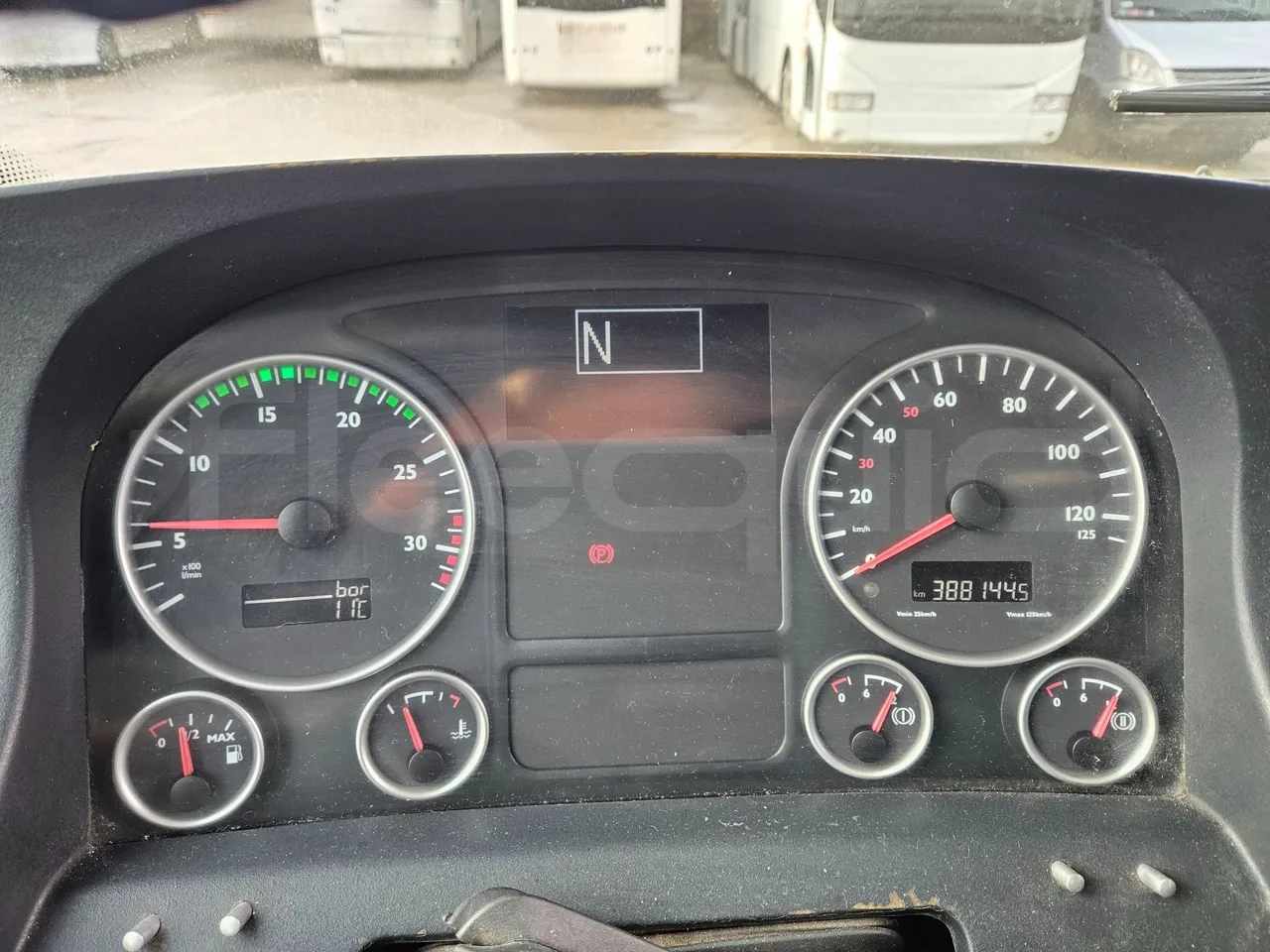Man A91 Carrier - EUR4 - 206kW - 12.700m - dashboard lights on