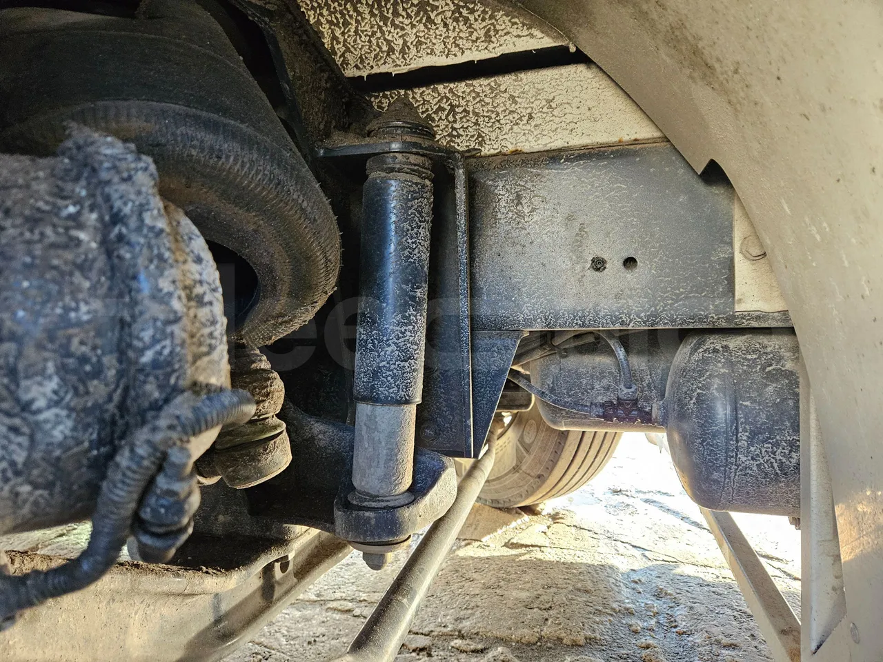 Man A91 Carrier - EUR4 - 206kW - 12.700m - front shock absorbers left