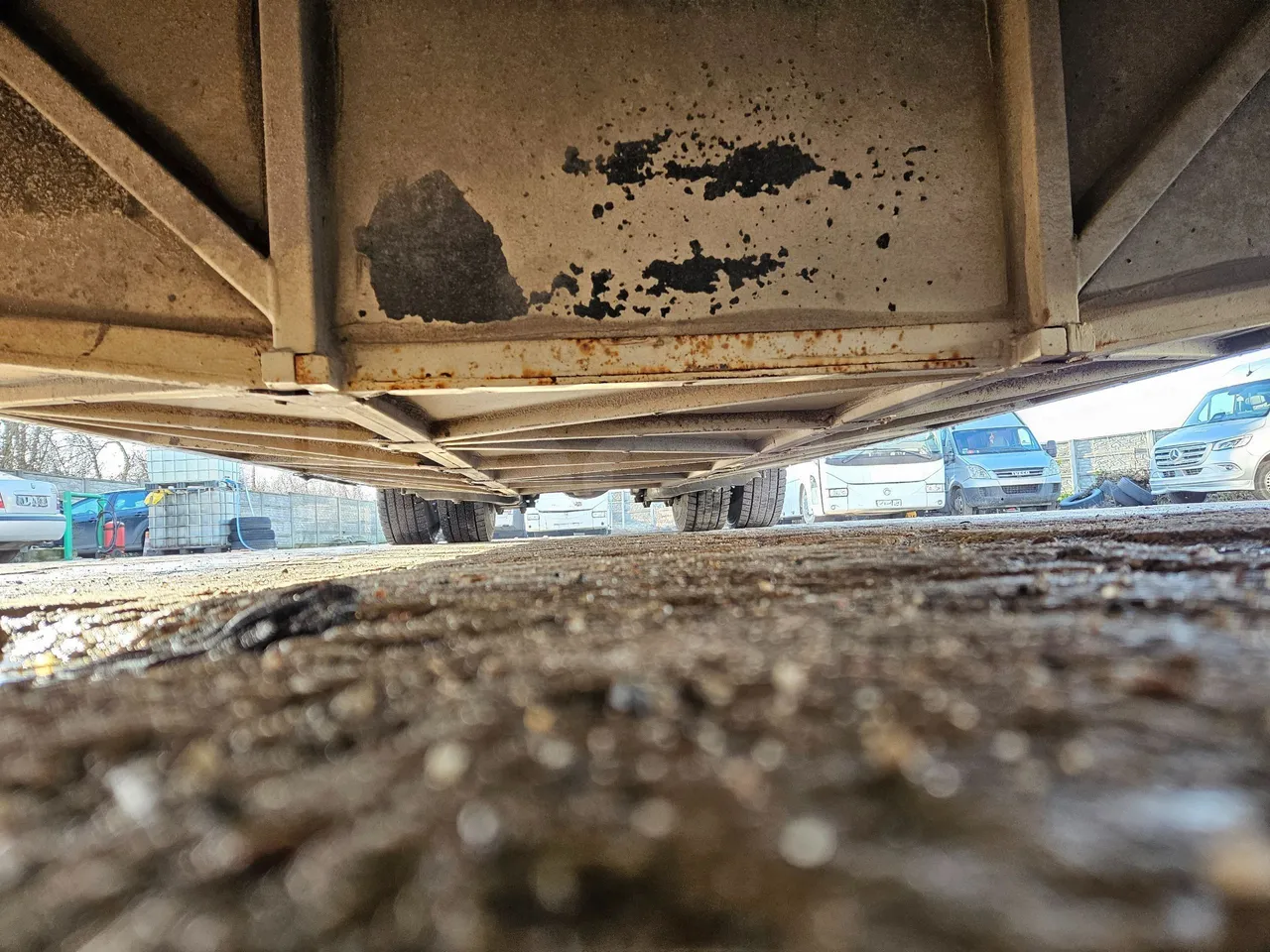 Man A91 Carrier - EUR4 - 206kW - 12.700m - central undercarriage photo