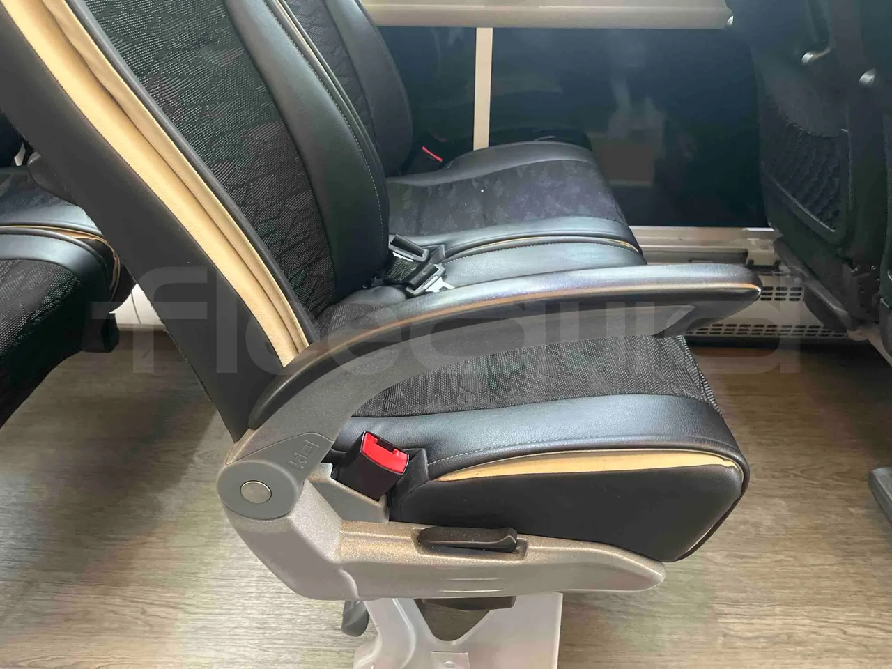 Man Tourliner C JOACB - Euro6 - 338kW - 13.103mt - armrest detail photo