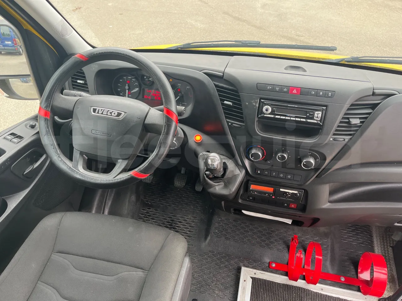 Iveco Daily A50/S30/VI - Euro6 - 125kw - 7.294mt - radio accessories photo