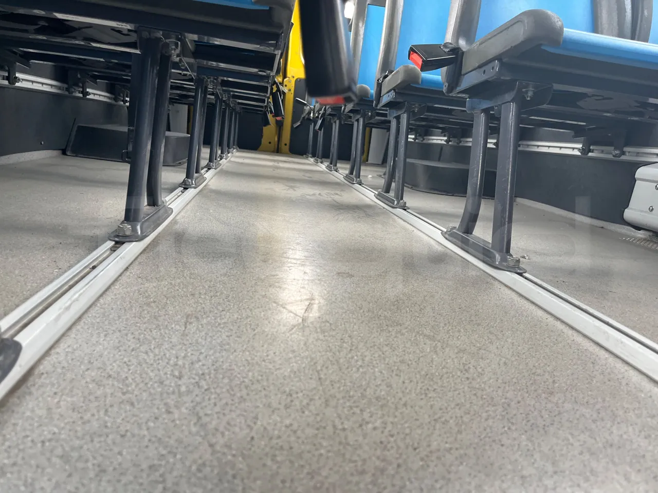 Iveco Daily A50/S30/VI - Euro6 - 125kw - 7.294mt - seat brackets photo