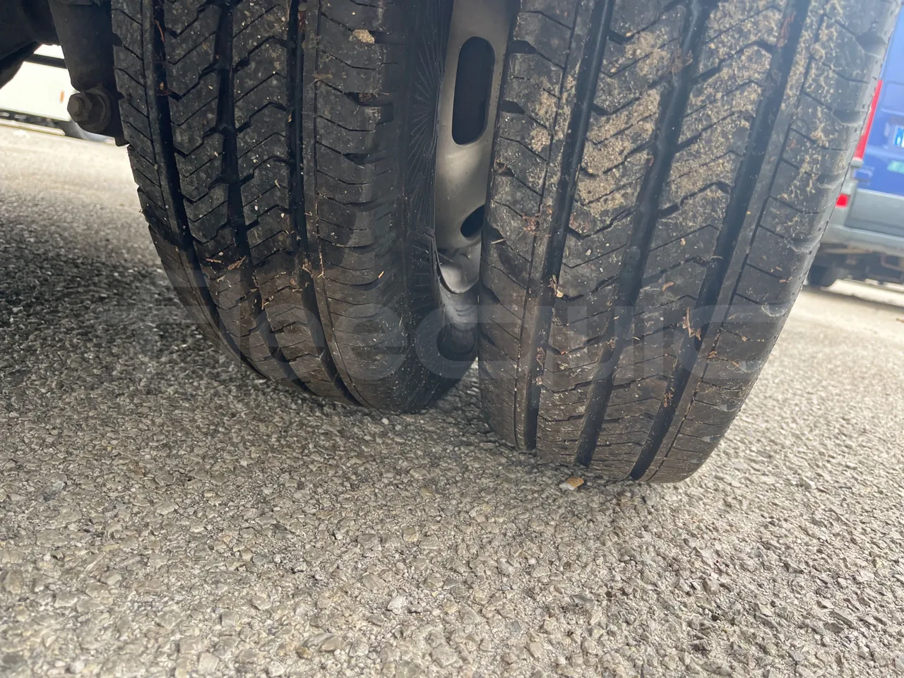 Iveco Daily A50/S30/VI - Euro6 - 125kw - 7.294mt - tread condition front tires left