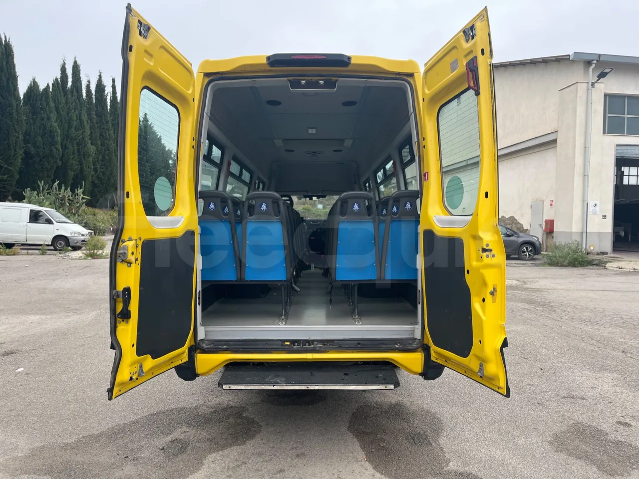 Iveco Daily A50/S30/VI - Euro6 - 125kw - 7.294mt - rear hatch open